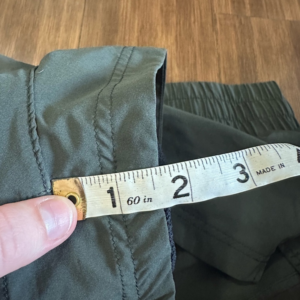 Varley Kallin Running Short 1.5" Olive Stone green size XS sold out style - Picture 9 of 9